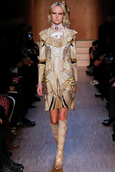 Look 8